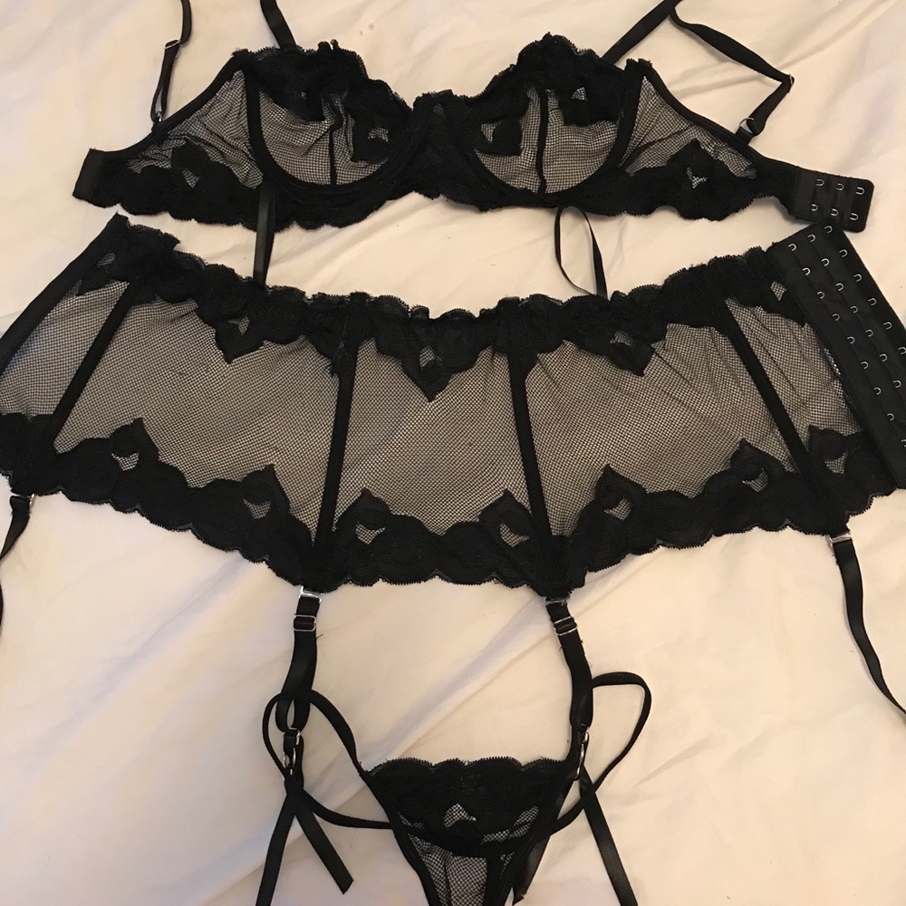 Black lingerie set